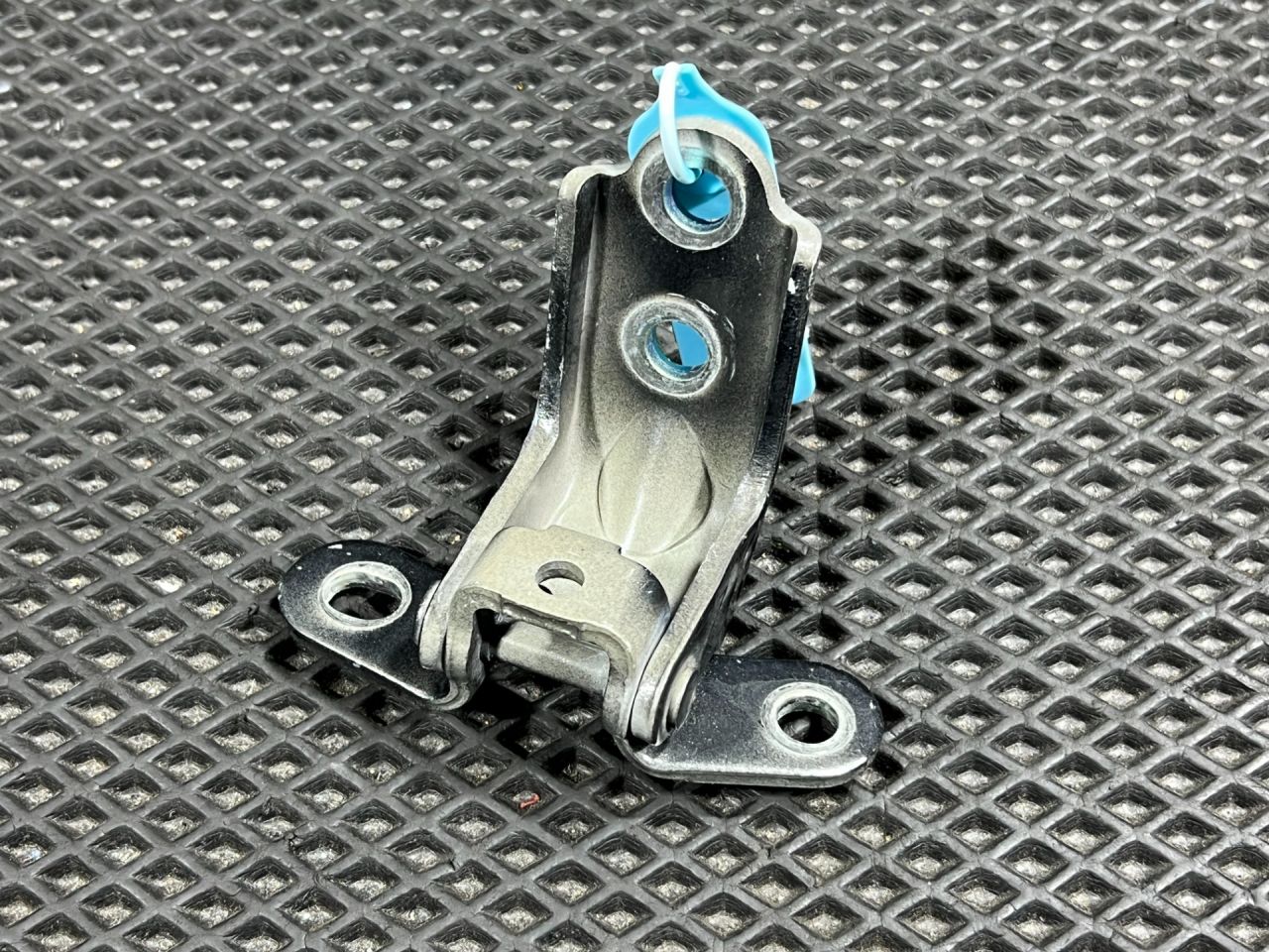 петля двери Genesis G70 1 поколение 2019, 2.0 л., G4KL, бензин, АКПП, седан, 79120-G9900 - фото №1