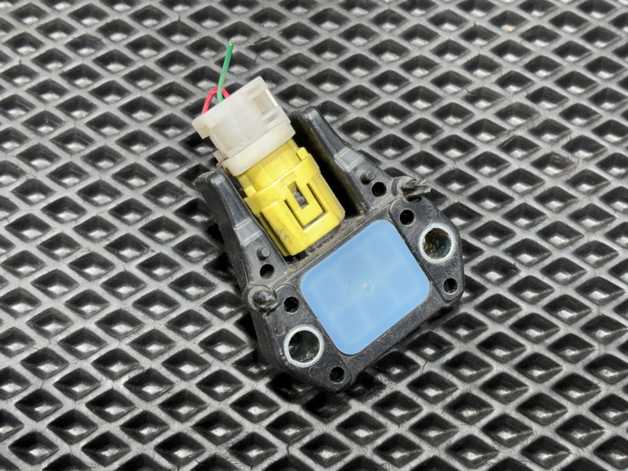 датчик удара Lexus LS 4 поколение 2007, 4.6 л., 1UR-FSE, бензин, АКПП, седан, 89173-35080 - фото №1