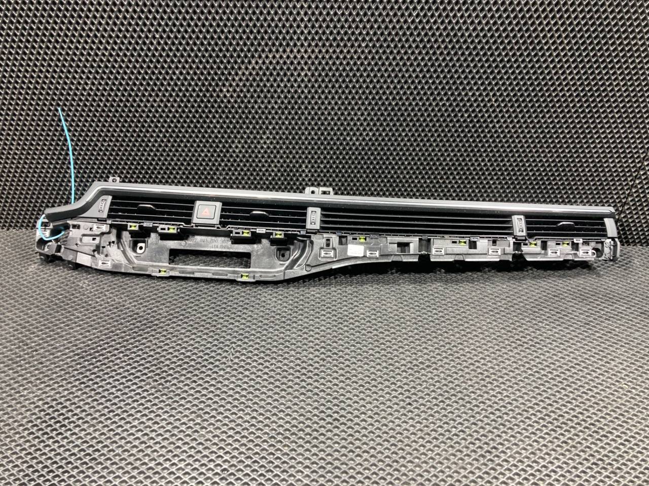 дефлектор обдува салона Audi A4 B9 2017, 2.0 л., CVKB, бензин, АКПП, седан, 8W1820902, 8W1820902E - фото №1