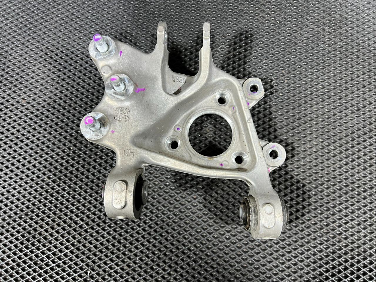 кулак задний правый Hyundai Tucson 4 поколение 2024, 2.5 л., G4KN, бензин, АКПП, внедорожник 5 дв., 52716-N7100 - фото №1