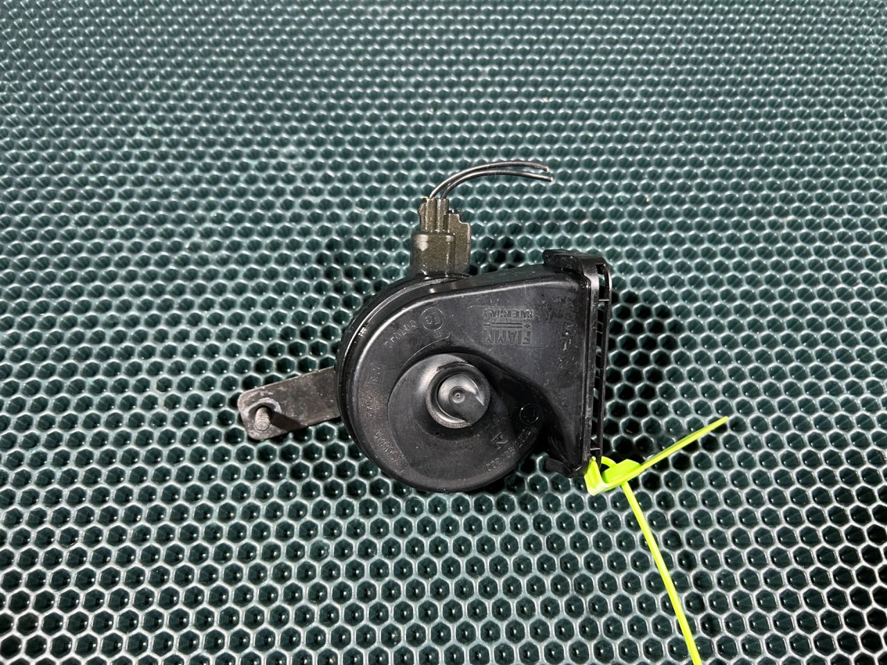 сигнал (клаксон) Jaguar XE 1 поколение 2018, 2.0 л., 204PT, бензин, АКПП, седан, T2H36398, GX7313802AB - фото №1