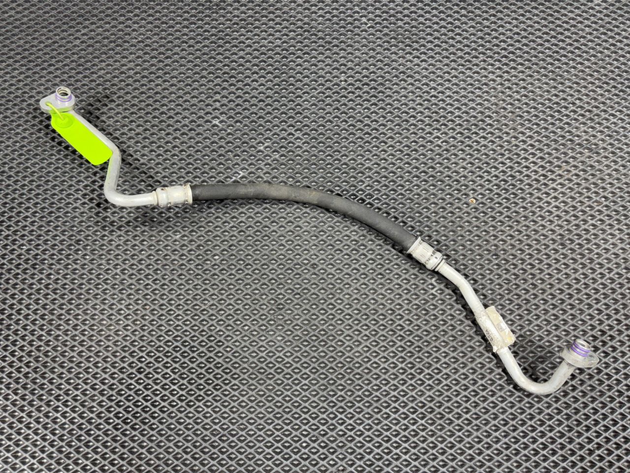 трубка кондиционера Jaguar F-Pace 1 поколение 2016, 3.0 л., 306PS, бензин, АКПП, внедорожник 5 дв., GX7319N601CB, T2H6662 - фото №1