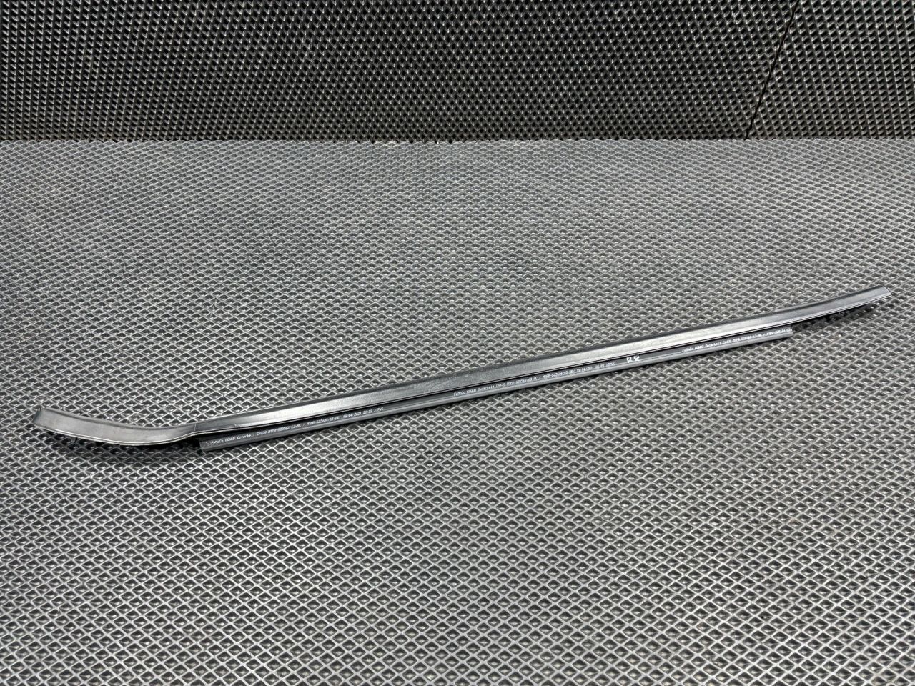 молдинг двери задней правой Ford Bronco Sport 1 поколение 2021, 1.5 л., бензин, АКПП, внедорожник 5 дв., M1PB-S2056263-AC, M1PBS2560405AE - фото №1