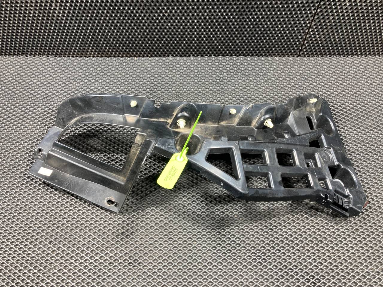 Крепление бампера заднего Porsche Macan 1 поколение 95B 2018, 3.0 л., MCT.MA, бензин, АКПП, внедорожник 5 дв., 95B807453 - фото №1