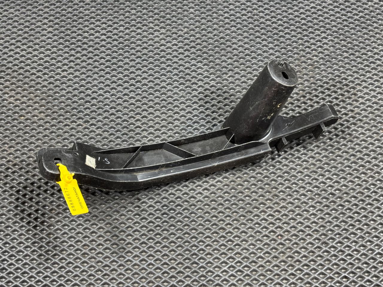 Крепление бампера переднего Volkswagen Jetta 5 поколение 2007, 2.0 л., бензин, седан, 1K0807889B - фото №1