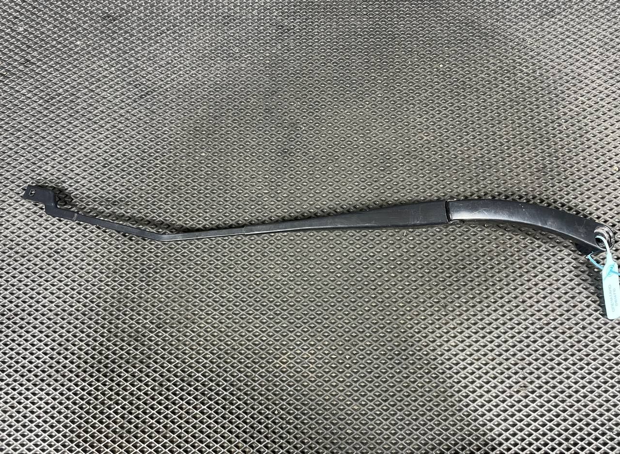 щеткодержатель (поводок стеклоочистителя, дворник) Chevrolet Trax 2 поколение 2023, 1.2 л., бензин, АКПП, внедорожник 5 дв., 42734491 - фото №1