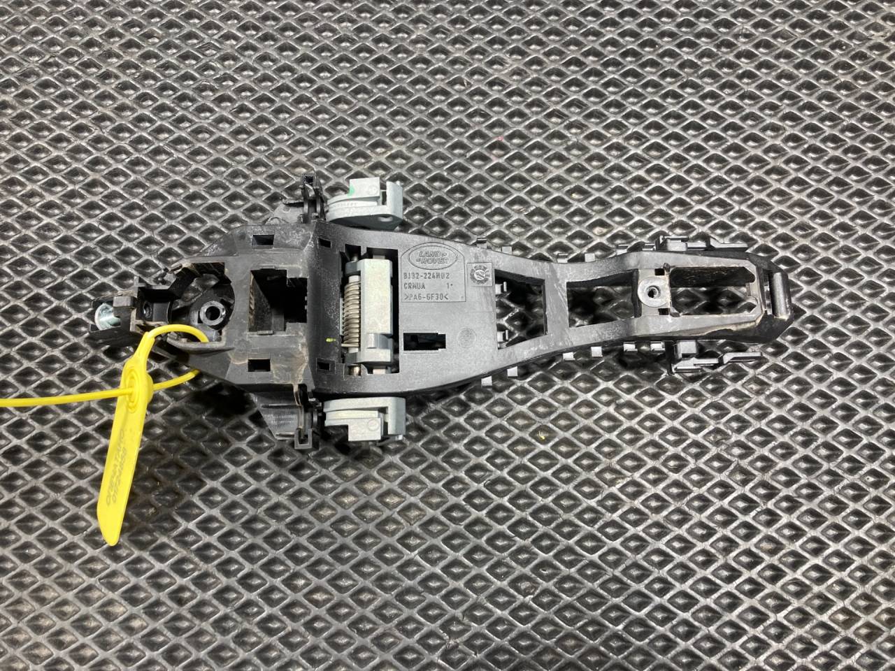 скелет ручки двери передней правой Land Rover Range Rover Sport 2 поколение 2014, 3.0 л., 306PS, бензин, АКПП, внедорожник 5 дв., BJ32224N02, LR025540, LR108184, LR078757 - фото №1