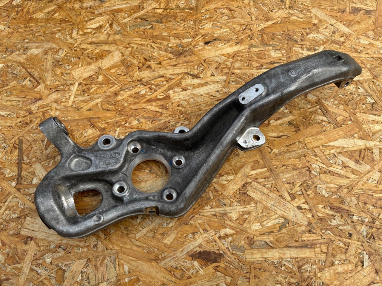 кулак поворотный левый Jaguar F-Pace 1 поколение X761 2017, 3.0 л., AJ 126, бензин, АКПП, внедорожник 5 дв., HK83-3K186-BC, LR138443, LR093818, 602123460, T4A37934, T4A3472 - фото №1