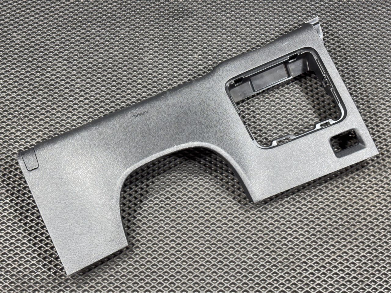 накладка на торпедо (консоль) Kia K5 3 поколение 2022, 1.6 л., G4FP, бензин, АКПП, 84750-L3000, 84750-L3100 - фото №1