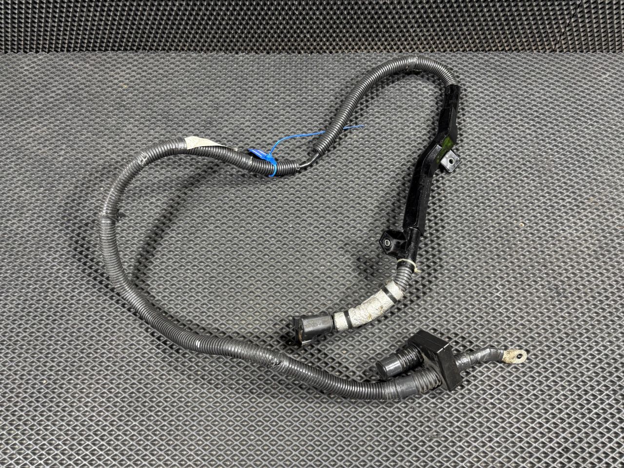 плюсовой провод аккумулятора Infiniti FX35 2 поколение 2009, 3.5 л., VQ35HR, бензин, АКПП, внедорожник 5 дв., 241051CA1A, 24275JK60AU, 24275JK50A, 24360E6000 - фото №1