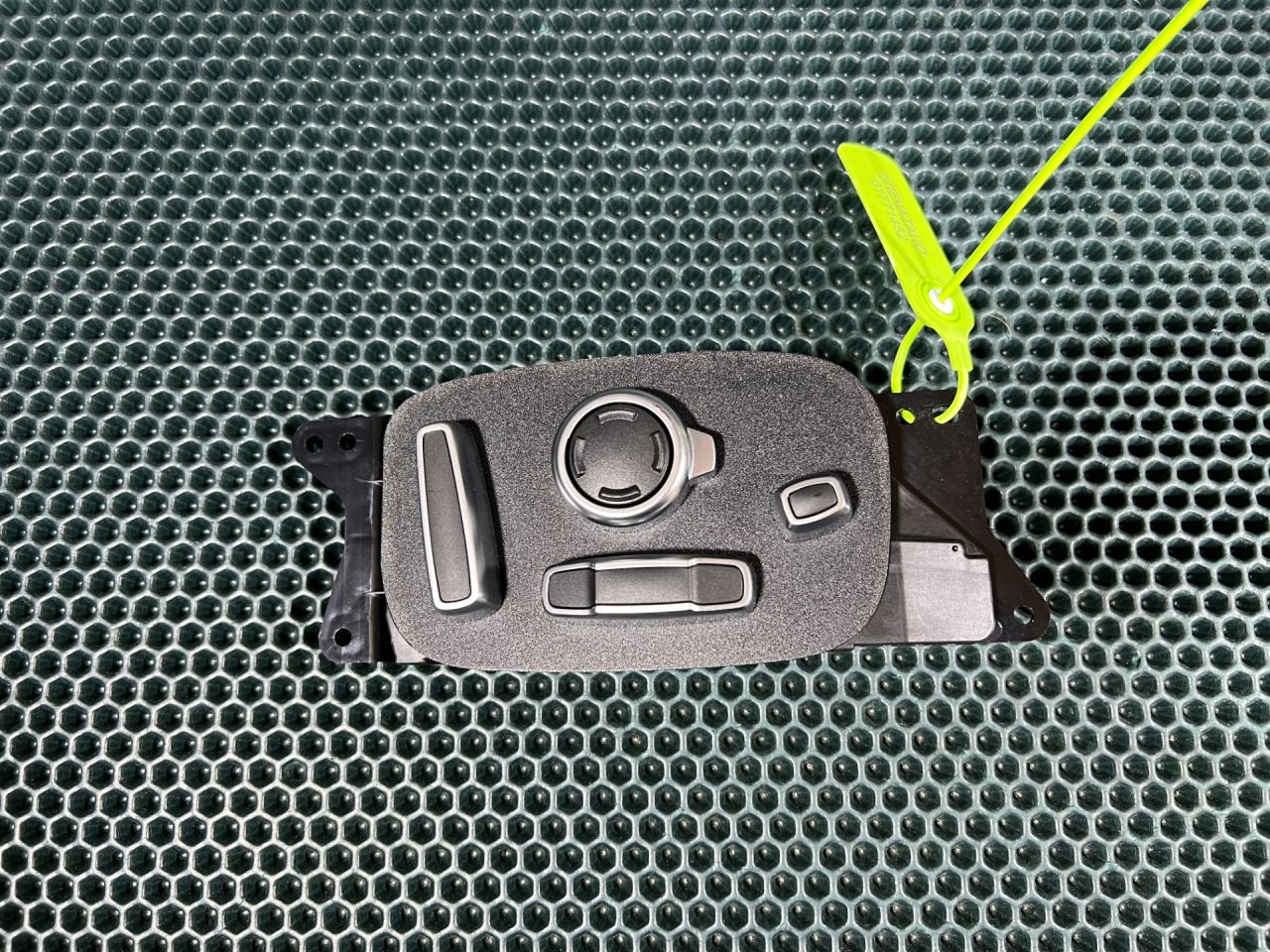 блок управления сиденьем Jaguar F-Pace 1 поколение 2017, 3.0 л., AJ 126, бензин, АКПП, внедорожник 5 дв., T2H16369, T2H2670, JX7314B566KB - фото №1