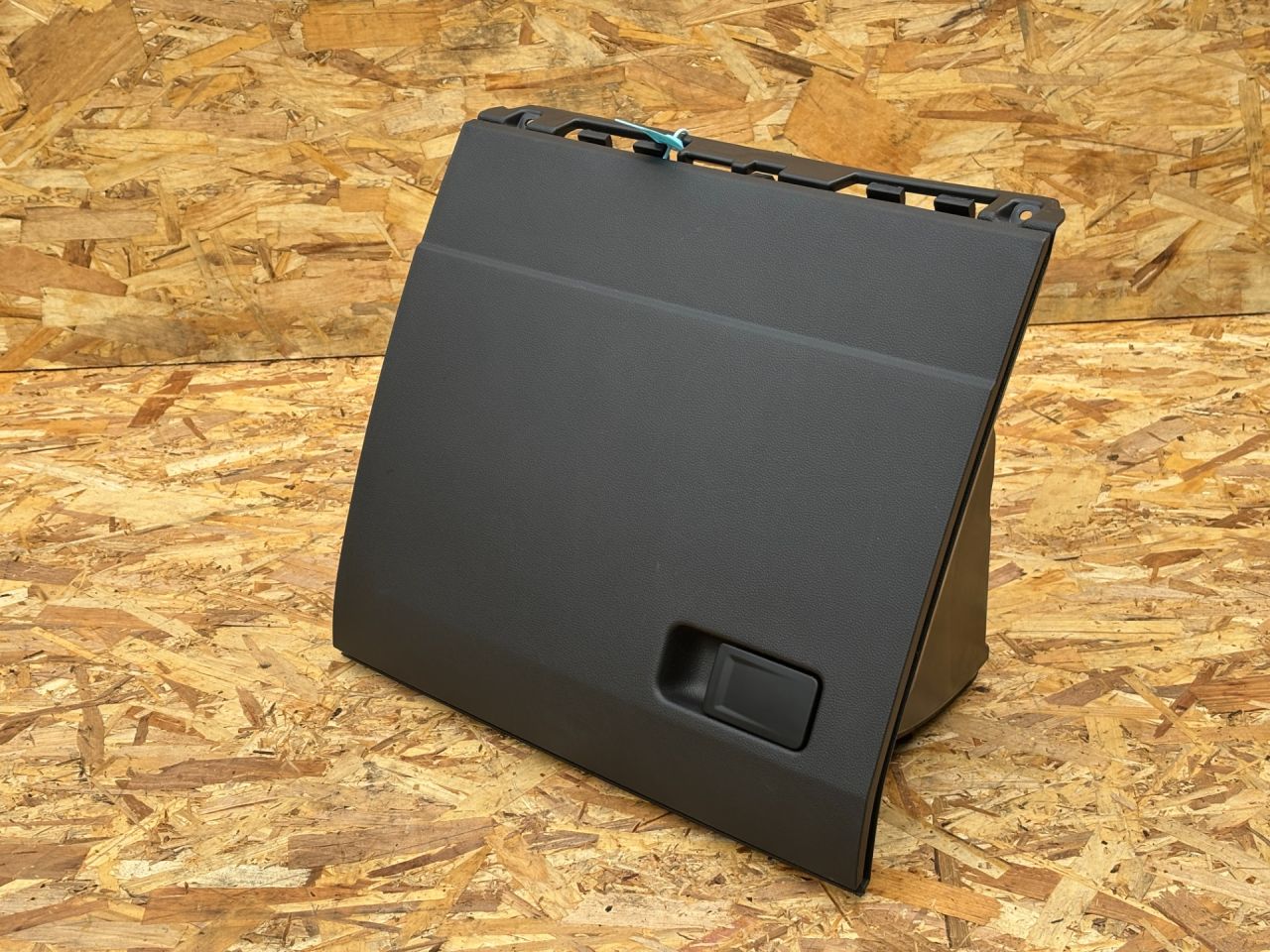 бардачок Volkswagen Taos 1 поколение 2021, 1.5 л., DNK, бензин, АКПП, внедорожник 5 дв., 2GJ857114A - фото №1