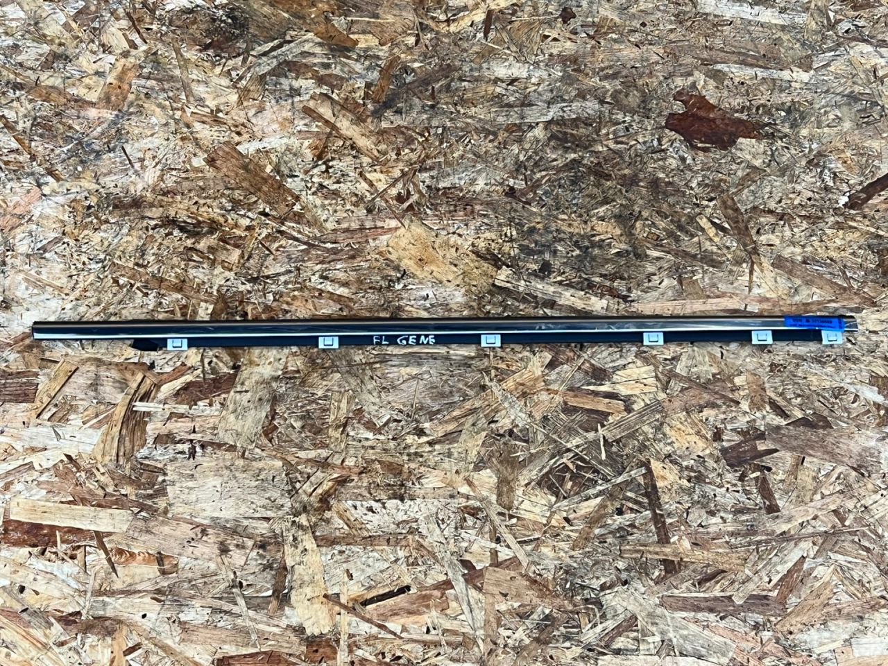 молдинг двери передней правой Genesis G70 1 поколение 2019, 2.0 л., G4KL, бензин, АКПП, седан, 82210-G9000 - фото №1