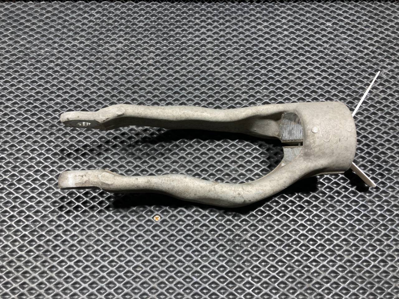 вилка амортизатора Jaguar F-Pace 1 поколение 2017, 3.0 л., дизель, АКПП, внедорожник 5 дв., GX733462AC, T4N35985, T4N16079, LR146325, LR090616 - фото №1