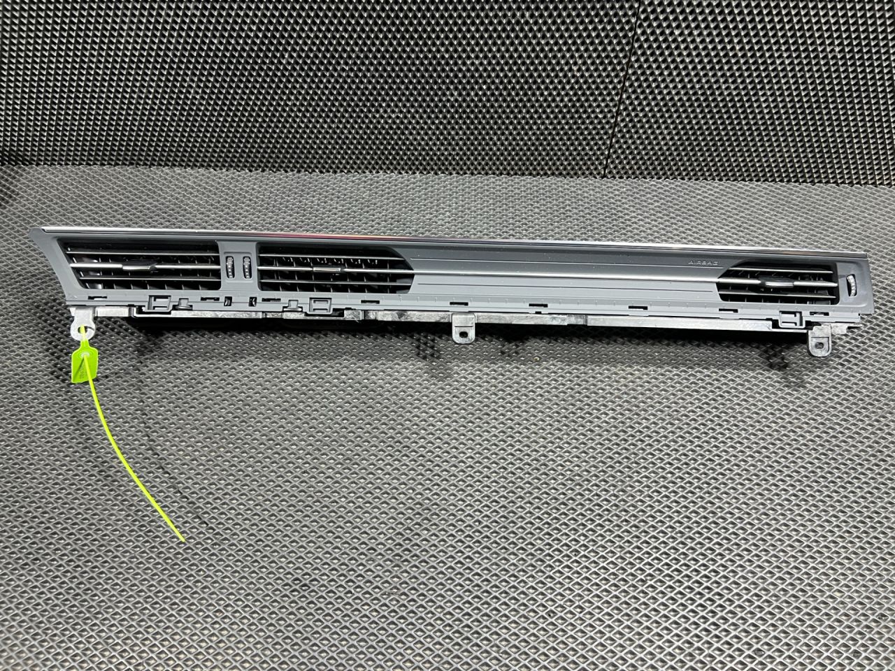 дефлектор обдува салона Audi A6 C8 2018, 3.0 л., бензин, АКПП, седан, 4K18209026PS - фото №1