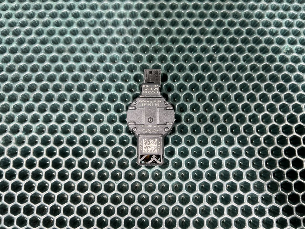 датчик дождя Audi A8 D5 2019, 3.0 л., бензин, АКПП, седан, 81A955555A, 81A955555 - фото №1