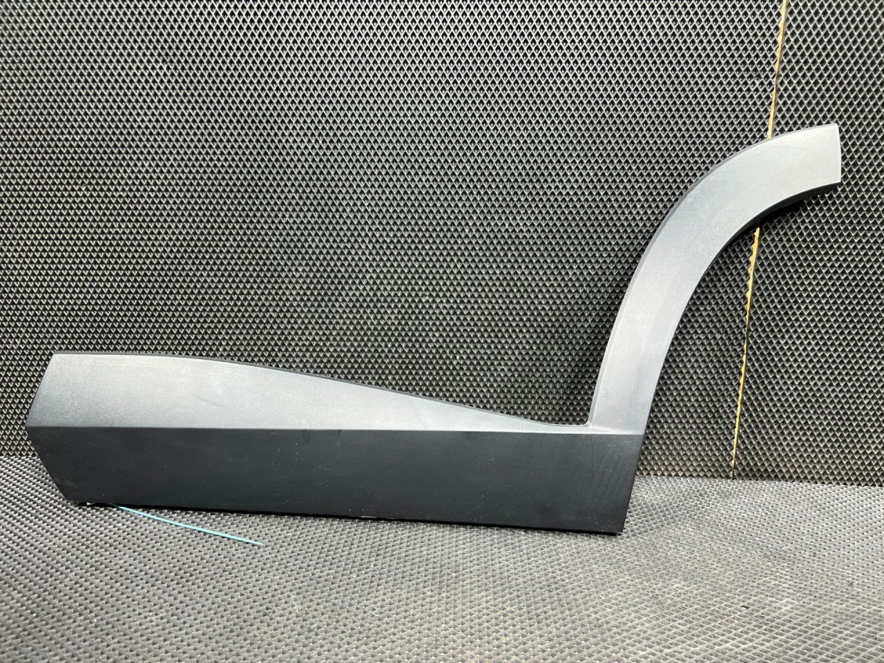 молдинг двери задней левой Chevrolet Trax 2 поколение 2024, 1.2 л., бензин, АКПП, внедорожник 5 дв., передний привод, 42861626 - фото №1