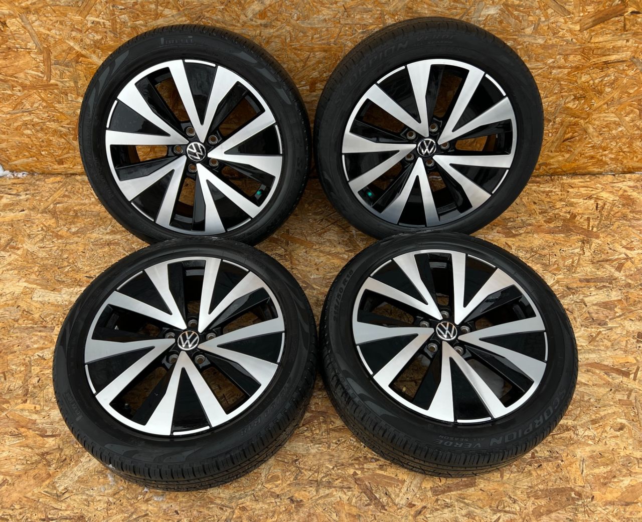 диск литой Volkswagen Taos 1 поколение 2023, 1.5 л., DNKA, бензин, АКПП, внедорожник 5 дв., передний привод, 2GJ601025B - фото №1