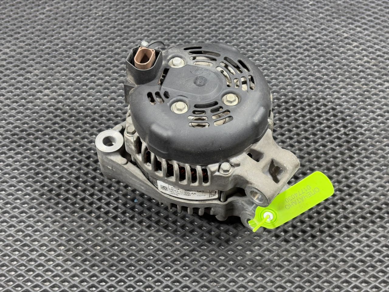 генератор Land Rover Range Rover Velar 1 поколение 2018, 3.0 л., бензин, АКПП, внедорожник 5 дв., C2D42135, LR124471, 8W8310300AB, C2D59622, C2D48932, T2H15686, HK8310300AA - фото №1