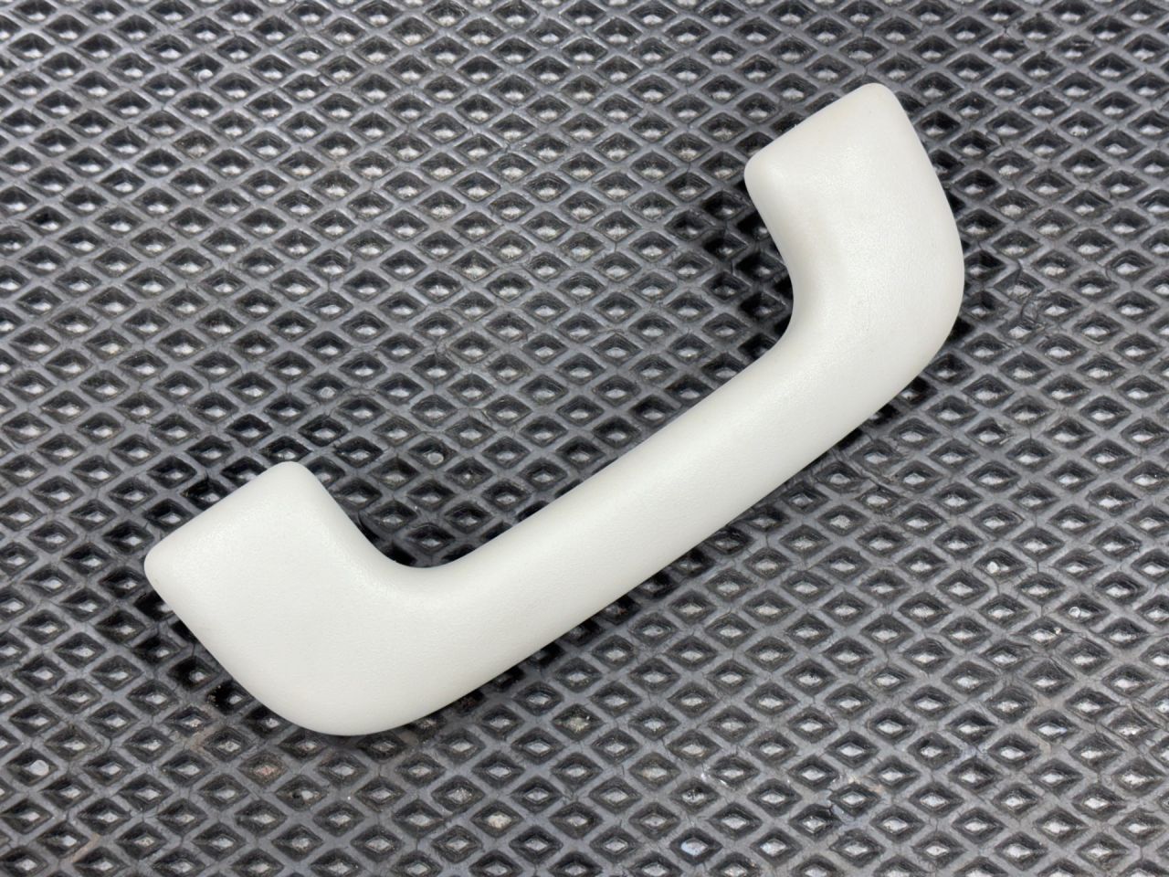 ручка внутренняя потолочная Kia K5 3 поколение 2022, 1.6 л., G4FP, бензин, АКПП, 85340D5000DNN, 85340D5100DNN - фото №1