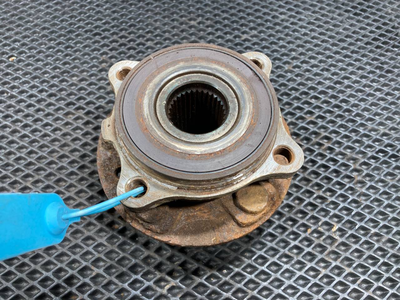 ступица передняя Jaguar F-Pace 1 поколение X761 2017, 3.0 л., AJ 126, бензин, АКПП, внедорожник 5 дв., HK832C300BB, T2H3714, T4A38492, T4A33066 - фото №1