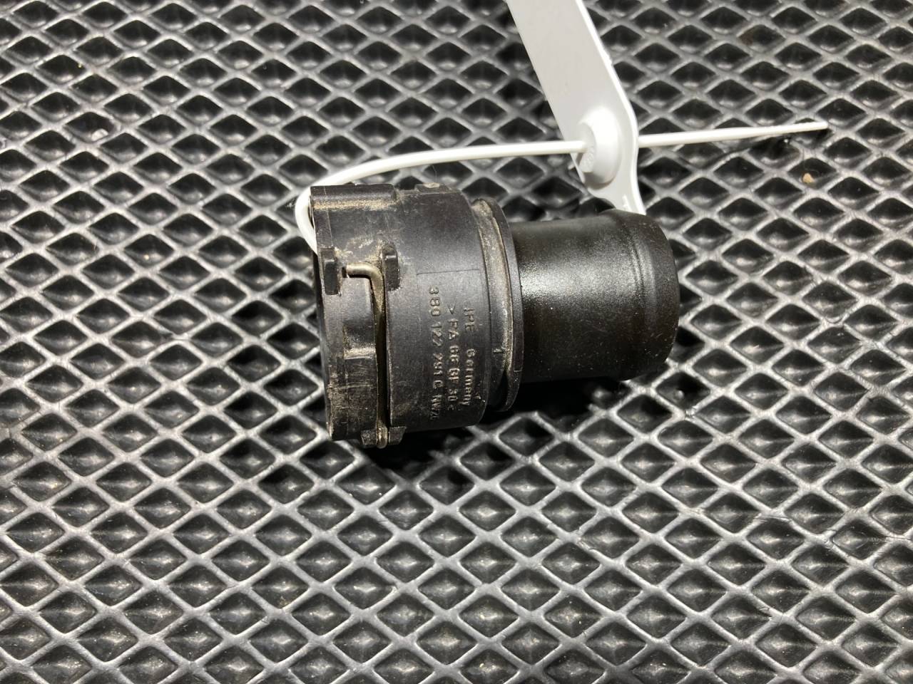 патрубок (трубопровод, шланг) Porsche Macan 1 поколение 2017, 2.0 л., бензин, АКПП, внедорожник 5 дв., 3B0122291C - фото №1