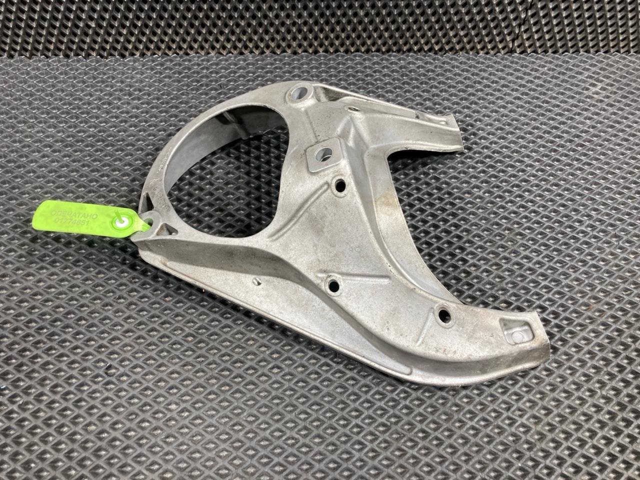 кронштейн двигателя Porsche Macan 1 поколение 2018, 2.0 л., бензин, АКПП, внедорожник 5 дв., 95B399331B - фото №1