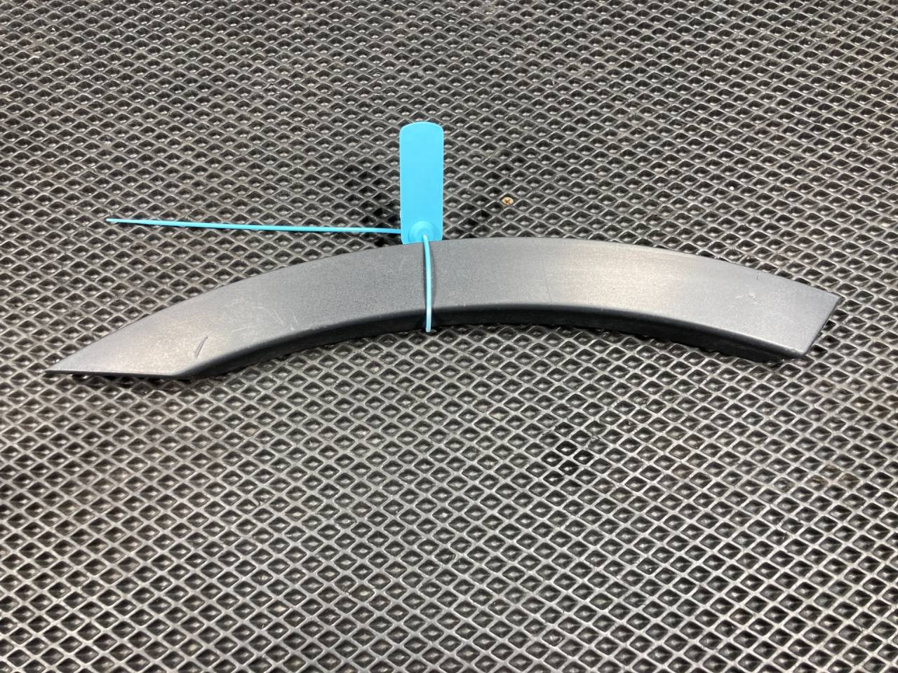 молдинг двери задней правой Land Rover Discovery 5 поколение L462 2017, 3.0 л., бензин, АКПП, внедорожник 5 дв., HY3M16A332AB, LR117002, LR082938, LR106324, HY3216A332AD - фото №1