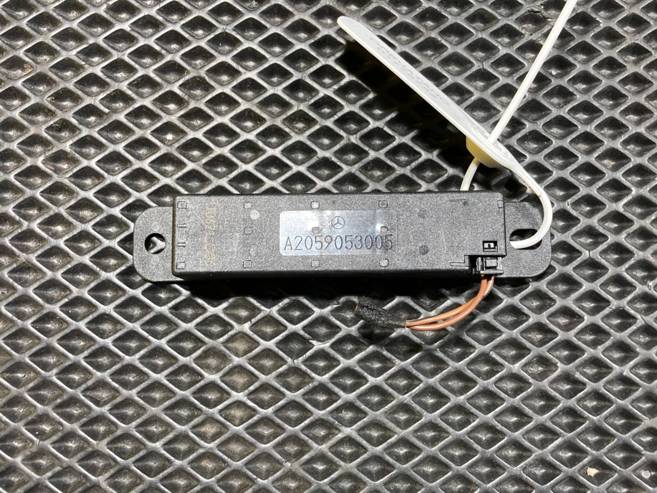 Антенна системы комфортного доступа Mercedes-Benz GL-Класс X166 2012, 4.7 л., M 278.928, бензин, АКПП, внедорожник 5 дв., A2059053005 - фото №1