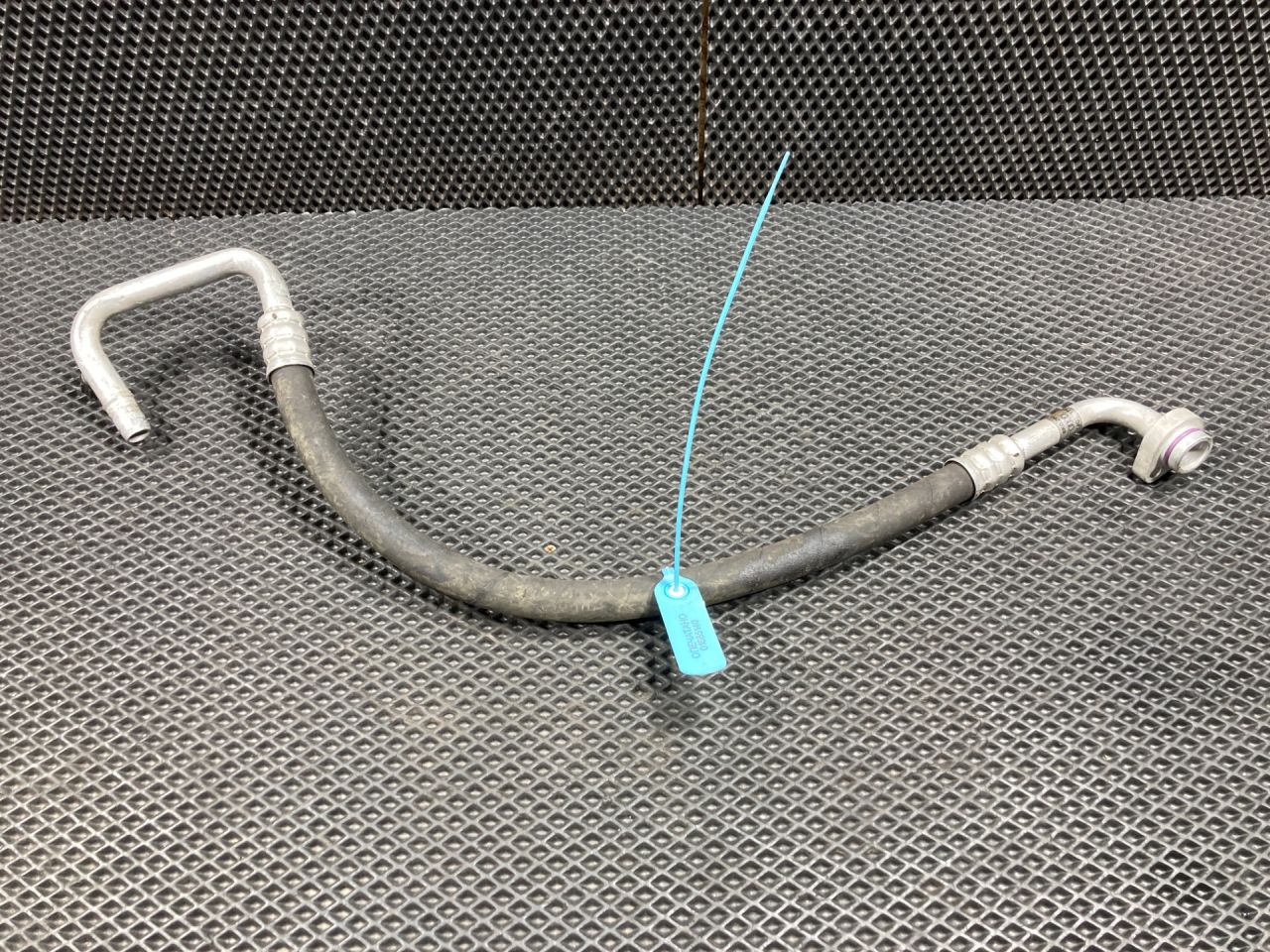трубка кондиционера Audi A4 B8/8K 2009, 2.0 л., бензин, АКПП, седан, 8K0260707AC - фото №1