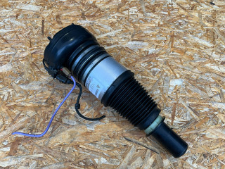 пневмостойка передняя Porsche Macan 1 поколение [2-й рестайлинг] 2022, 2.9 л., DGR, бензин, АКПП, внедорожник 5 дв., 95B616039S