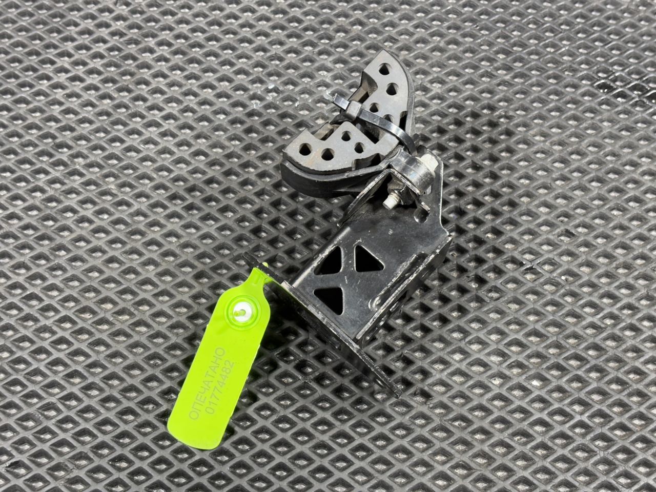 кронштейн радиатора Jaguar XE 1 поколение X760 2017, 2.0 л., 204DTD, дизель, АКПП, седан, T2H3711, T2H42340, T2H30031, T2H44767, T2H25175, T2H53098, GX738A291CD, T2H4076 - фото №1