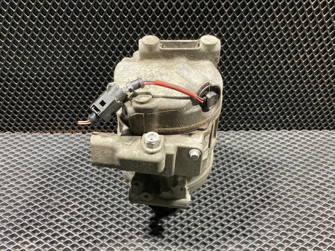 компрессор кондиционера Audi Q7 4L 2007, 4.2 л., BAR, бензин, АКПП, внедорожник 5 дв., 4E0260805AM, 4E0260805Q, 4E0260805AS - фото №1