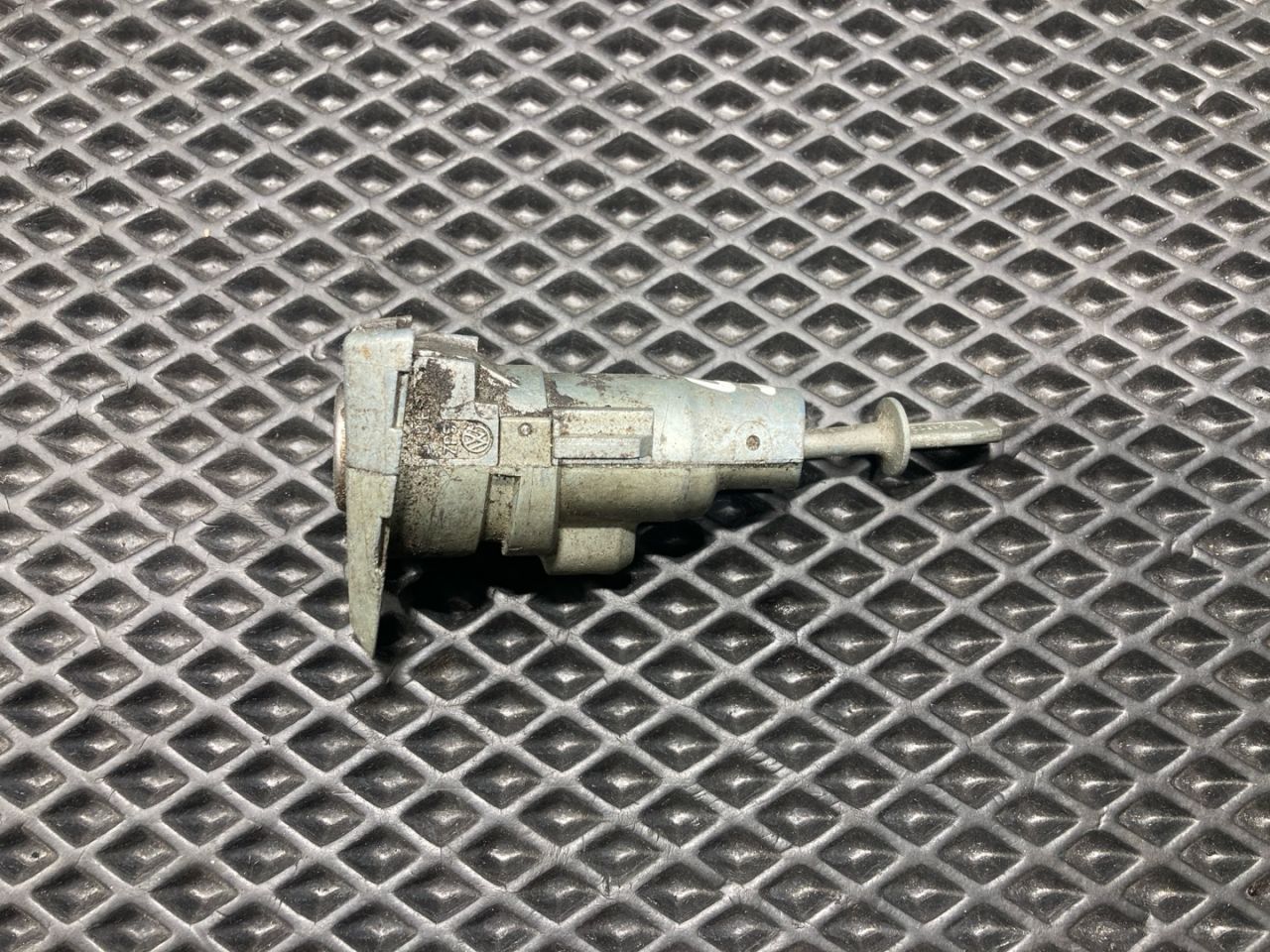 личинка дверного замка Volkswagen Passat B6 2007, 1.9 л., дизель, 3C0837879, 3C0837167, 3C0837168 - фото №1