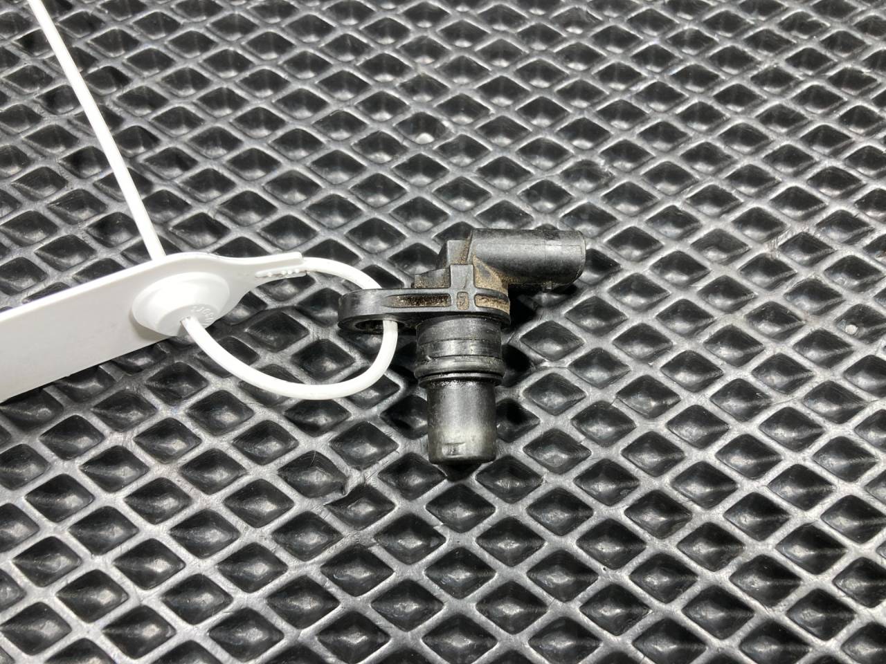 датчик распредвала Audi Q7 4L 2007, 4.2 л., BAR, бензин, седан, 07L905163A, 07L905163C, 07L905163B, 07L905163, 07L905163A - фото №1