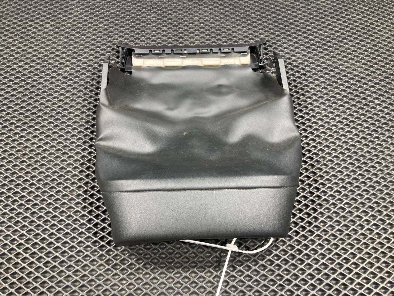 кожух рулевой колонки Ford Bronco Sport 1 поколение 2020, 1.5 л., бензин, АКПП, внедорожник 5 дв., LJ6B3530BC3ZHE, LJ6B-3530-B - фото №1