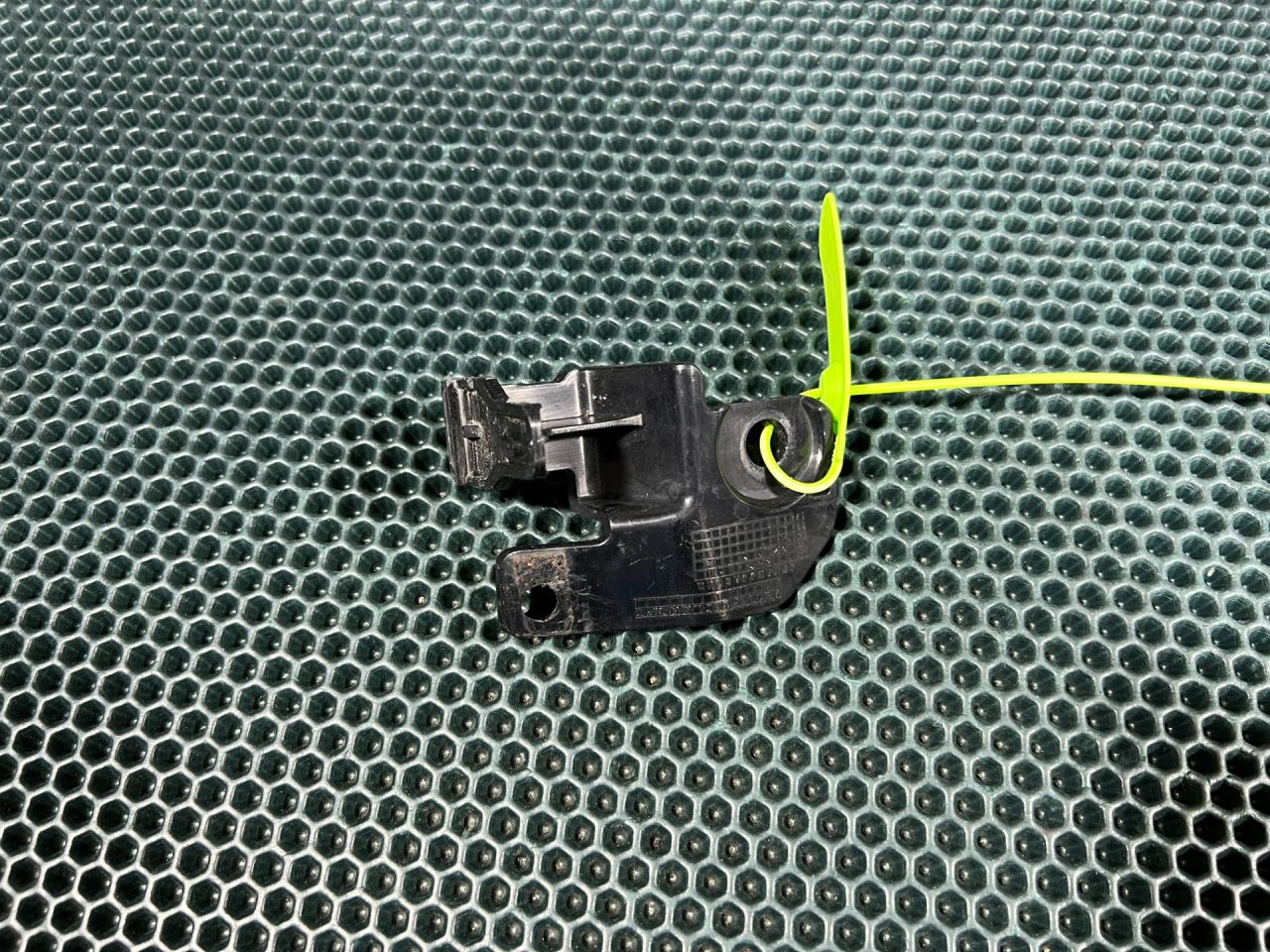 крепление фары правой Land Rover Range Rover Sport 2 поколение 2016, 3.0 л., LR-V6, бензин, АКПП, внедорожник 5 дв., 47641757DX, LR054698, LR049181 - фото №1