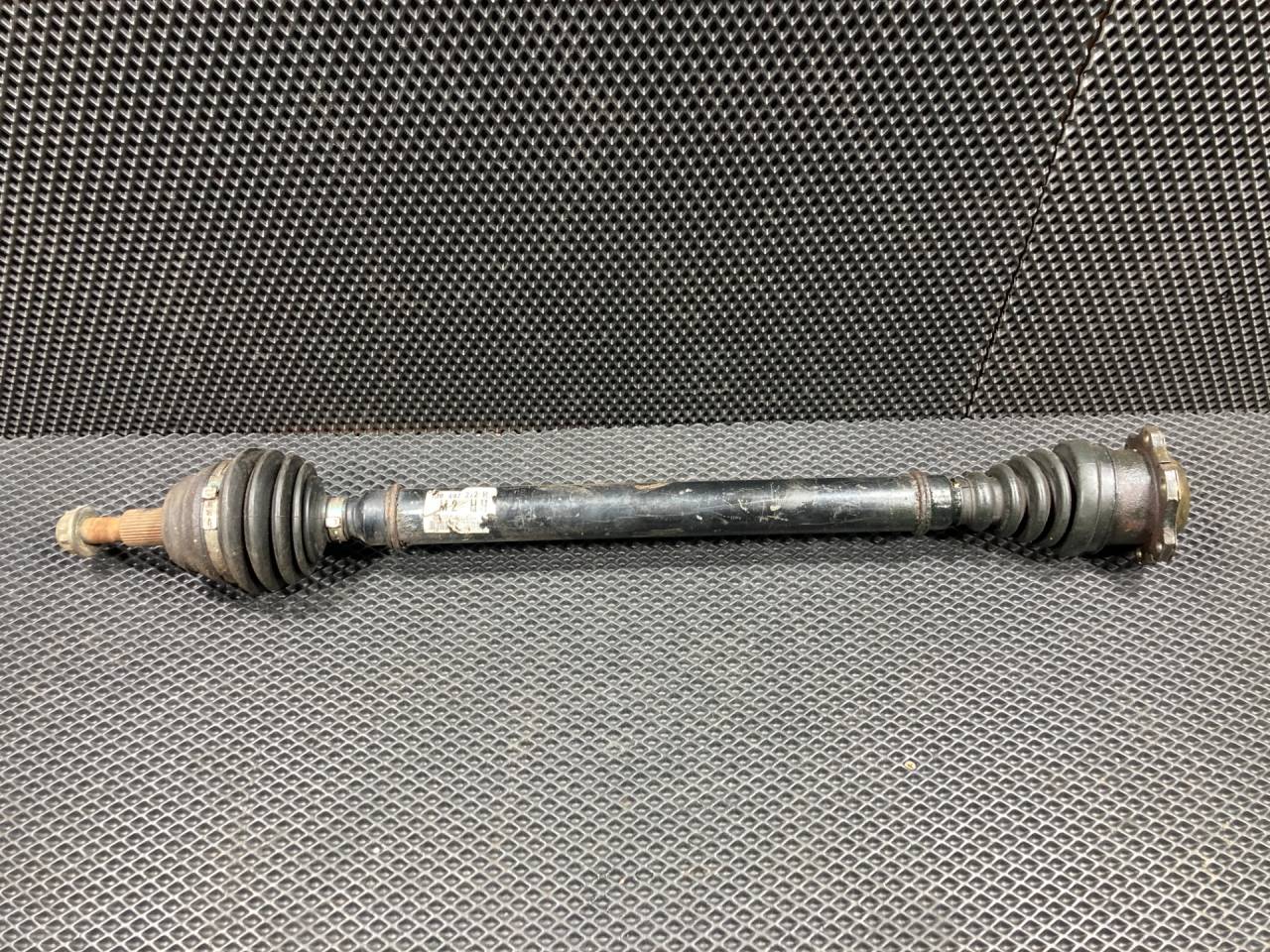 полуось передняя правая (приводной вал, ШРУС) Volkswagen Jetta 5 поколение 2007, 1J0407272HH - фото №1