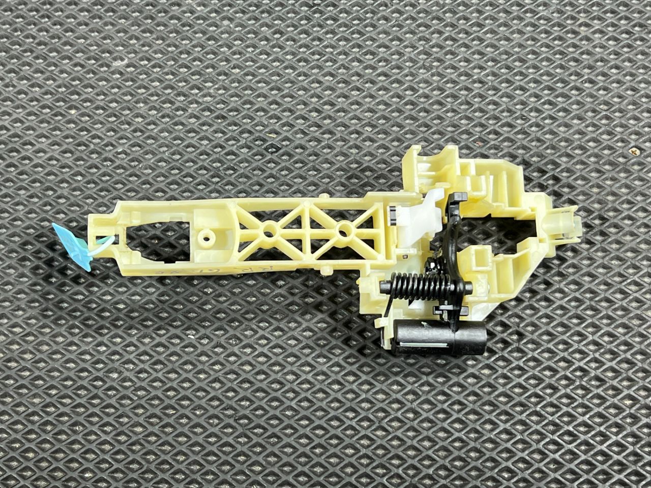 скелет ручки двери задней правой Genesis G70 1 поколение 2019, 2.0 л., G4KL, бензин, АКПП, седан, 83665-G9000 - фото №1