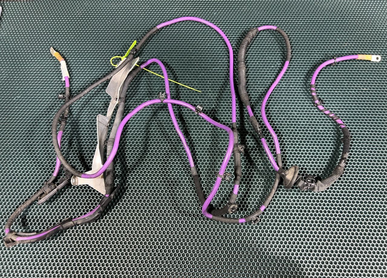 плюсовой провод аккумулятора Audi A8 D5 2019, 3.0 л., CWGD, бензин, АКПП, седан, 4N0971227AM, 4N0201192B - фото №1