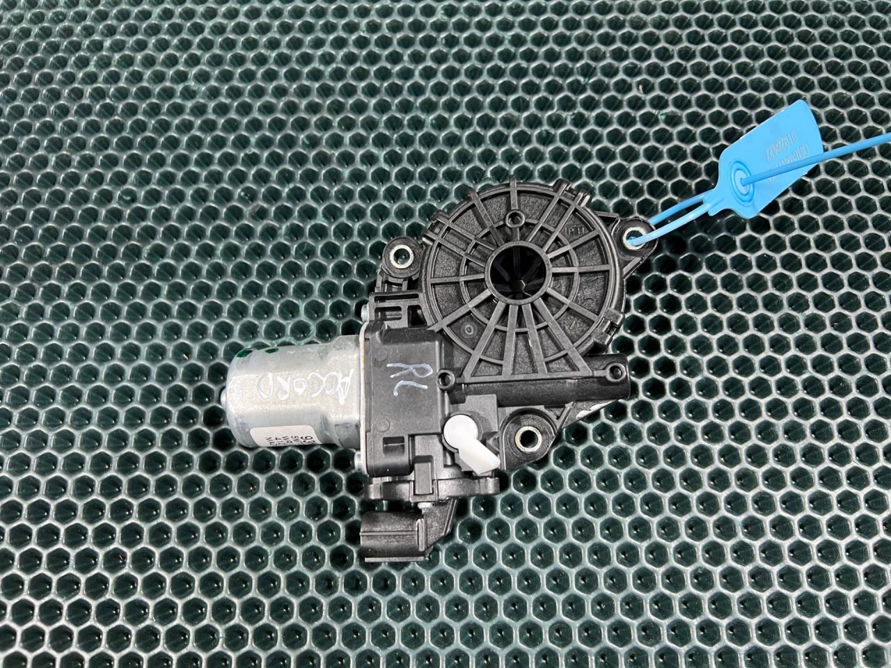 моторчик стеклоподъемника задний левый Honda Accord 11 поколение 2025, 1.5 л., L15B, бензин, вариатор, седан, 7275030AA11 - фото №1