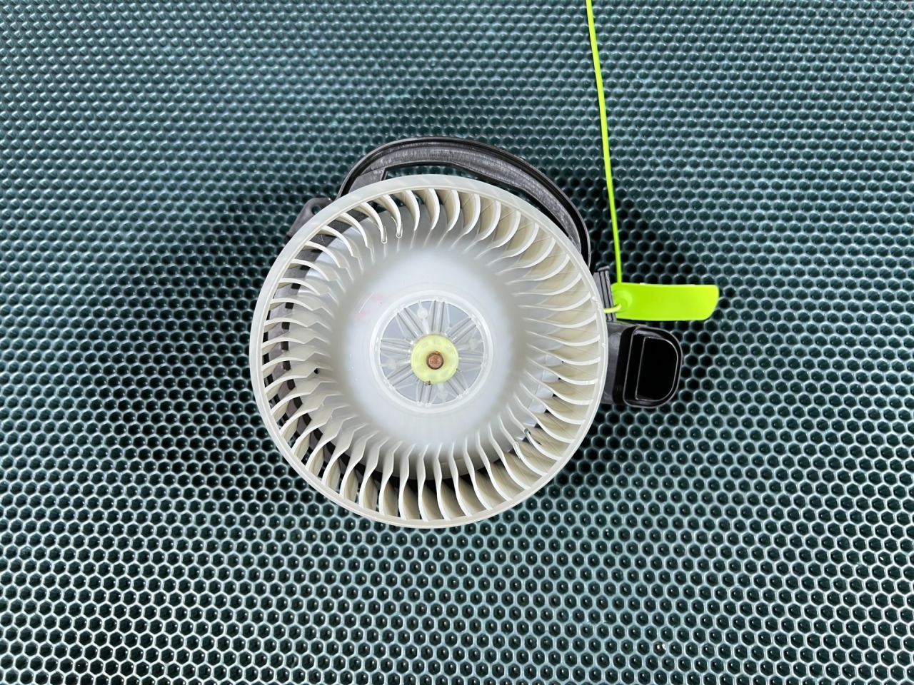 моторчик печки Jaguar XE 1 поколение 2016, 3.0 л., AJ 126, бензин, АКПП, седан, MF116360-2671, LR082160, T2H8144 - фото №1