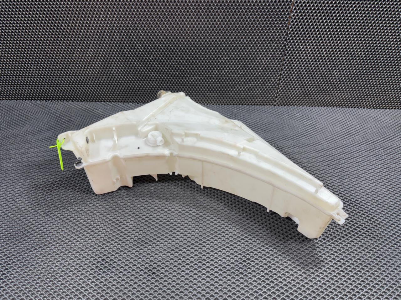 бачок омывателя Land Rover Range Rover Sport 2 поколение 2014, 5.0 л., 508PS, бензин, АКПП, внедорожник 5 дв., CPLA17B613A, CPLA17B613B, CPLA17B613D, LR083284, LR107804, LR037565, LR050572, LR070882, LR075624, LR108238, LR110609, LR110607, LR079622, LR037592, CPLA17B613AH - фото №1