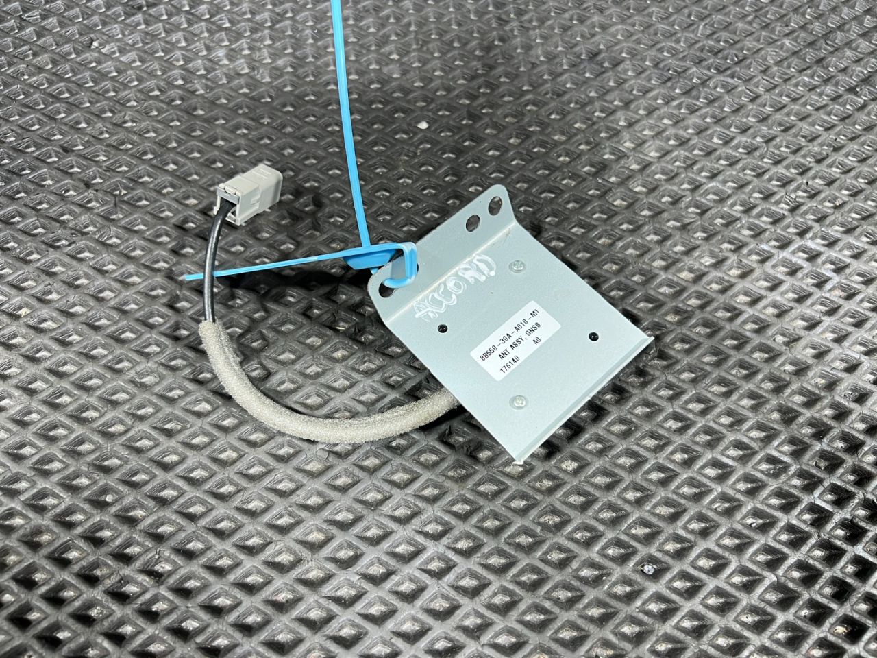 антенна Honda Accord 11 поколение 2025, 1.5 л., L15B, бензин, вариатор, седан, 8B550-30A - фото №1