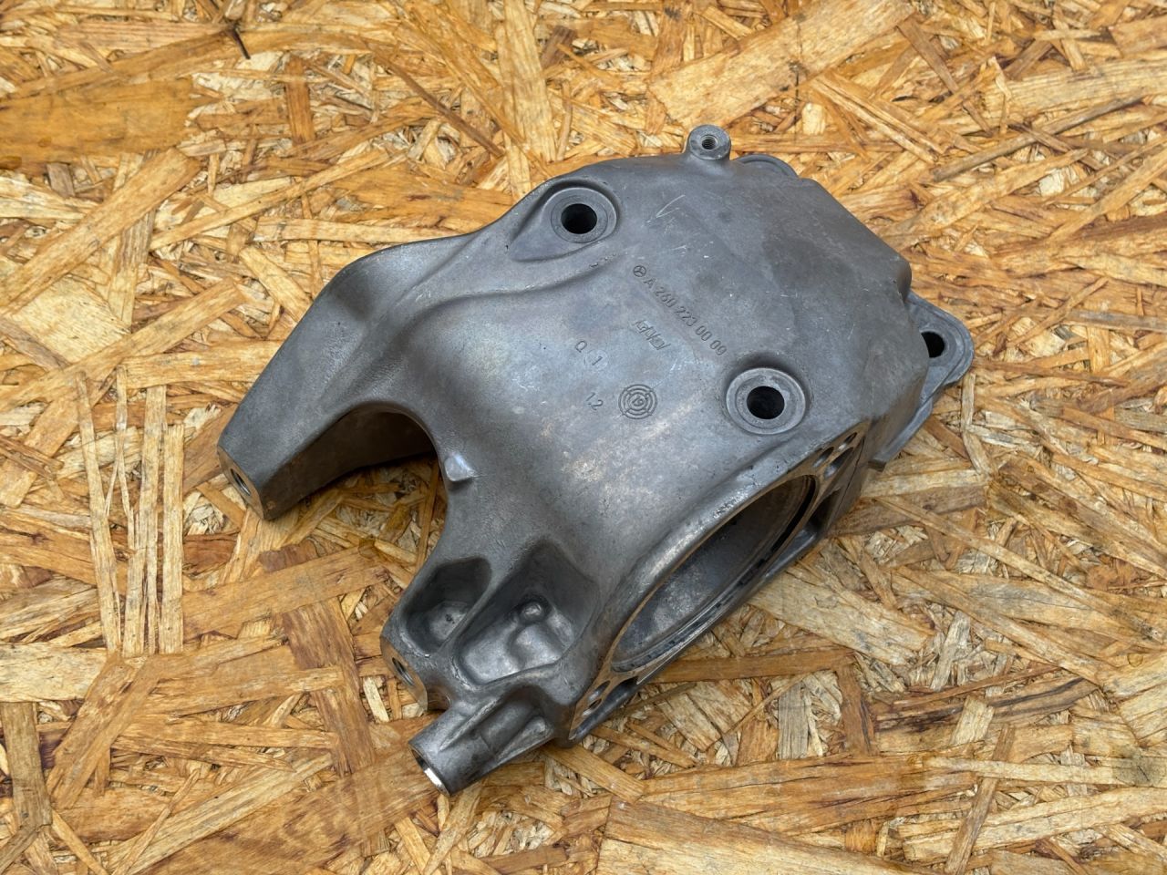 кронштейн двигателя Mercedes-Benz GLB-Класс 1 поколение 2021, 2.0 л., бензин, АКПП, внедорожник 5 дв., A2602230000 - фото №1