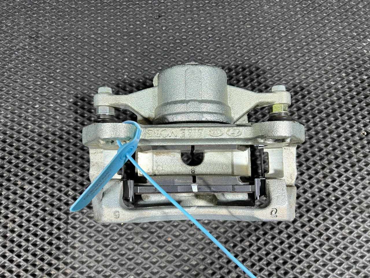 суппорт передний левый Kia K5 3 поколение 2022, 1.6 л., G4FP, бензин, АКПП, 58110L0000 - фото №1