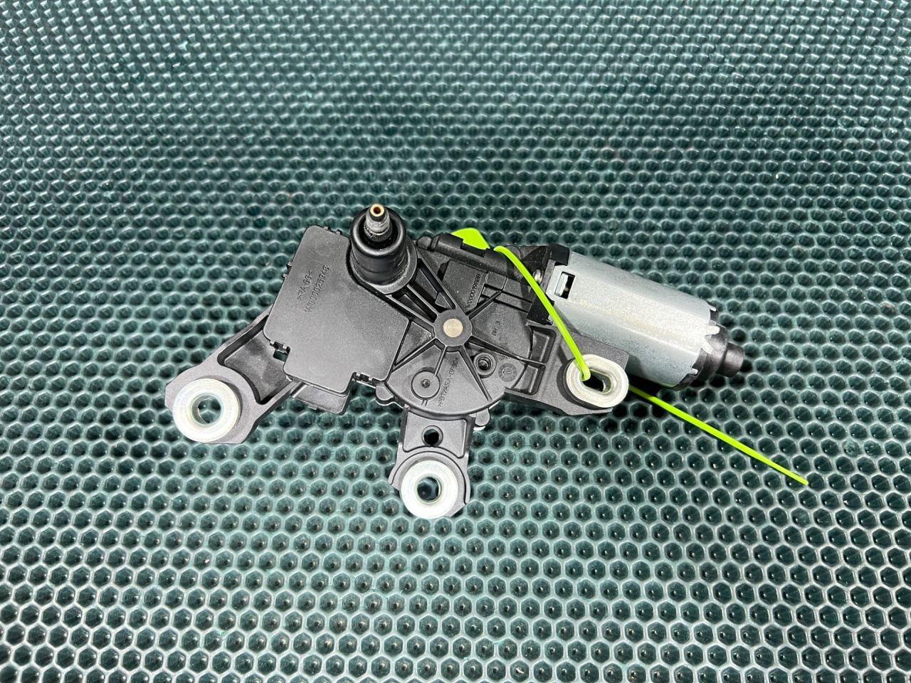 моторчик заднего стеклоочистителя (дворника) Porsche Cayenne 958 2014, 4.8 л., M 48.02, бензин, АКПП, внедорожник 5 дв., W000024095, 7P5955711A - фото №1