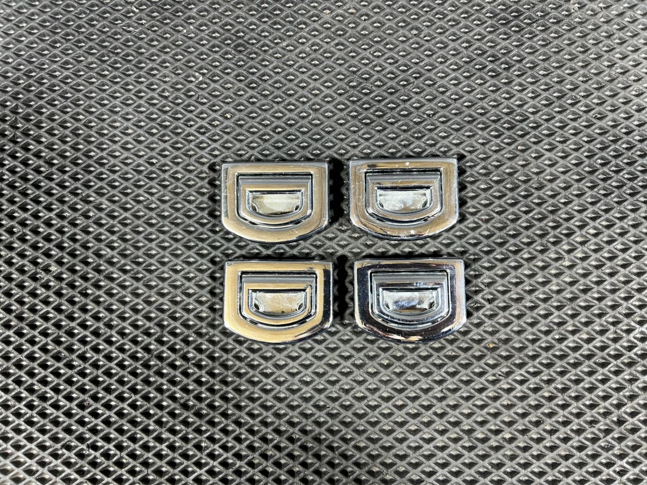 Кронштейн полки багажника Audi S8 D4 2013, 4.0 л., CGTA, бензин, АКПП, седан, 1K0864203 - фото №1