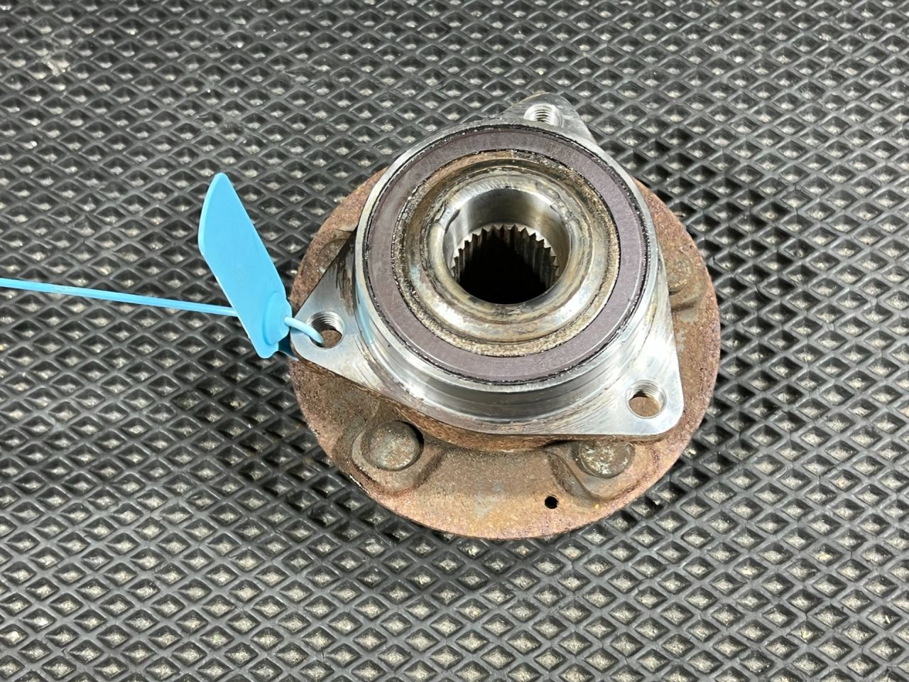 ступица передняя левая Buick Envista 1 поколение 2024, 1.2 л., бензин, АКПП, внедорожник 5 дв., 13546938 - фото №1