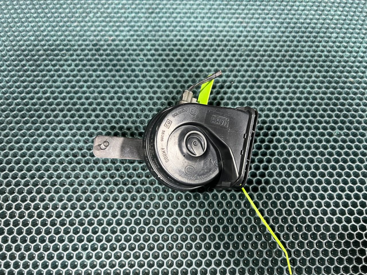 сигнал (клаксон) Jaguar XE 1 поколение 2016, 2.0 л., 204PT, бензин, АКПП, седан, GX7313802AA, T2H36398, T4N4042 - фото №1